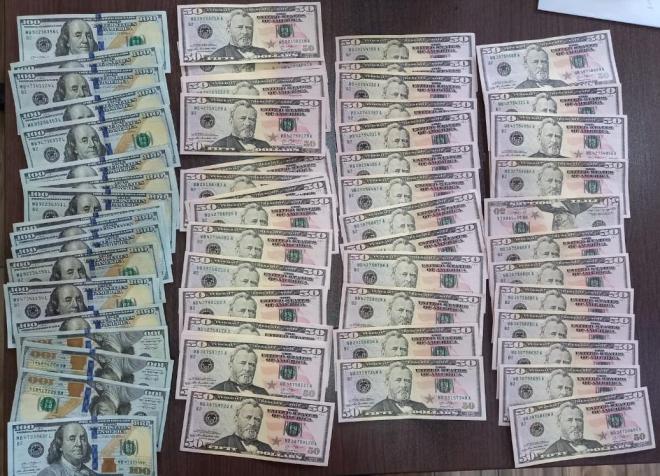 مروّج عملة أميركية مزيّفة بقبضة قوى الأمن (صورة) 1 REXai6