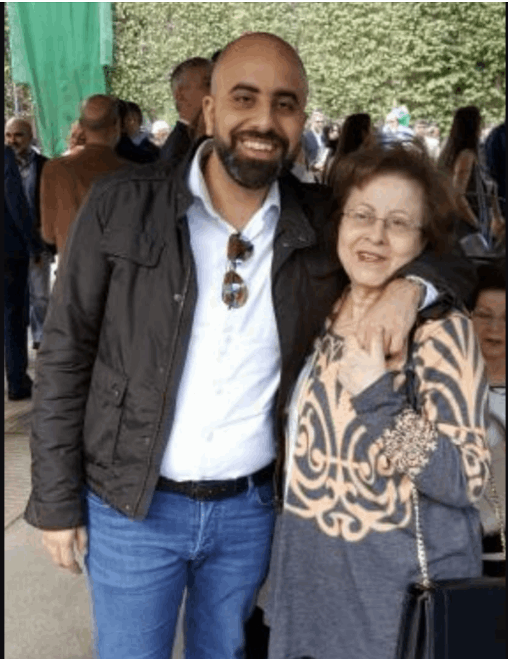 للمرة الأولى هشام حداد ينشر صورة والدته ويكشف كيف أنقذتها العناية الإلهية! 1 Zz1vVZ