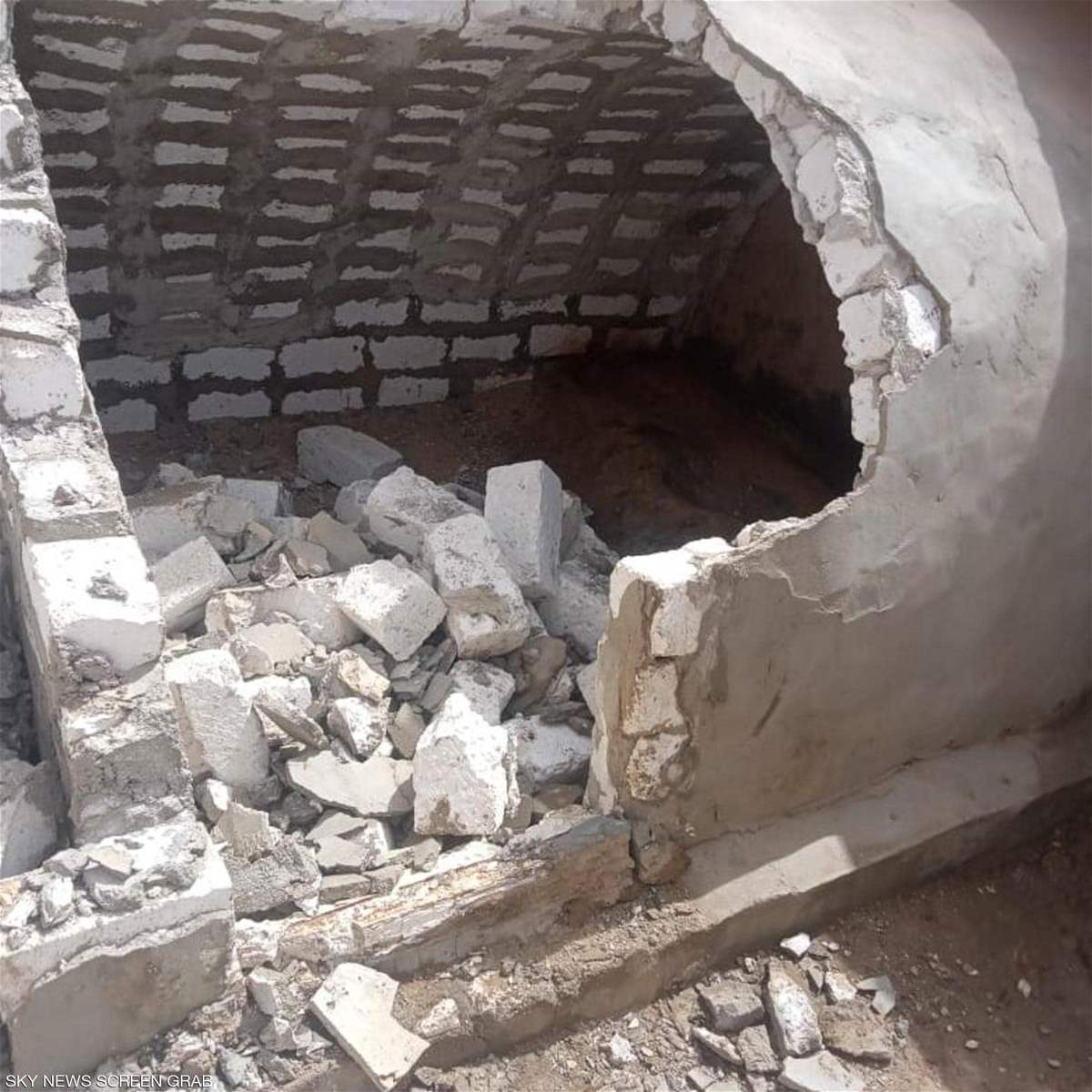 حادثة غريبة.. ذهب لزيارة قبر والده فاكتشف اختفاء الجثة 1 kvp063