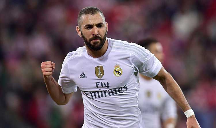 بنزيمة يمدد عقده مع ريال مدريد