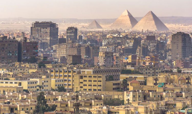 معاقبة 8 مسؤولين عن برح الاسكندرية المائل في مصر