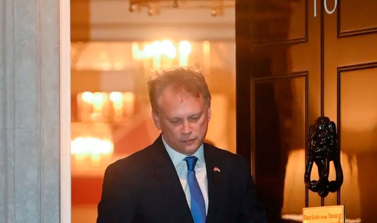 وزير الداخلية البريطاني الجديد: نمر بفترة صعبة