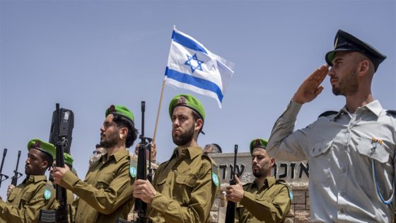 صورة تُثير غضباً كبيراً… جنود إسرائيليّون بـالفساتين